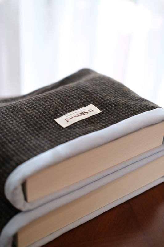 New York Tweed Book Sleeve (Standard/Large)