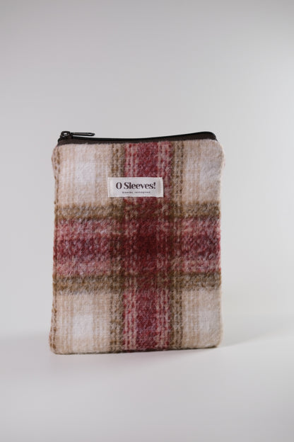 Limited: Holly Wool-Blend e-Reader Sleeve