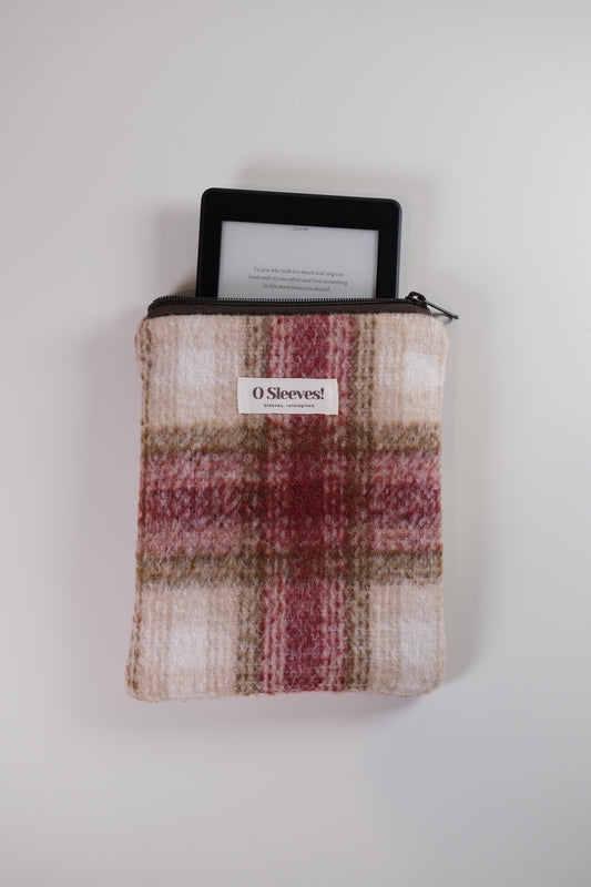 Limited: Holly Wool-Blend e-Reader Sleeve