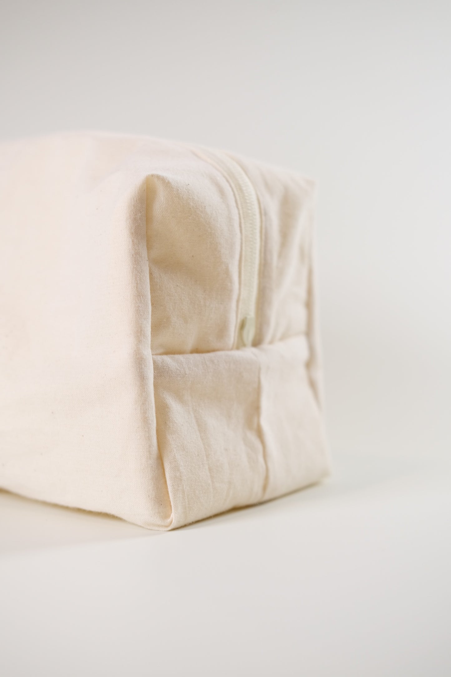 Lemon Butter Linen-Blend Quilted Makeup Bag - O Sleeves!