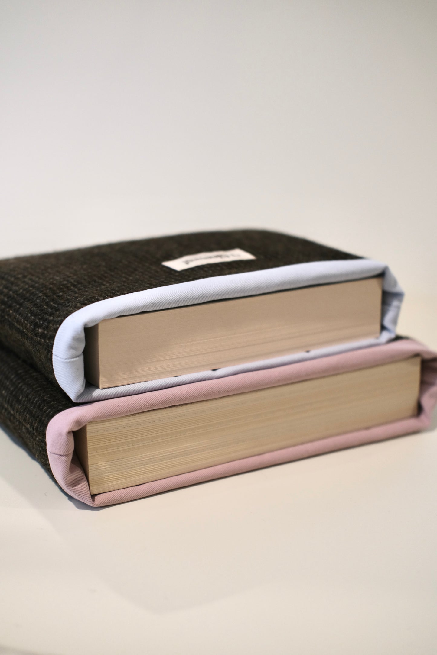 New York Tweed Book Sleeve (Standard/Large)